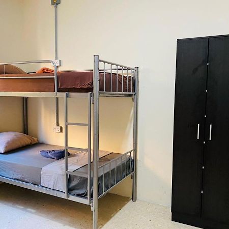 Ommi Hostel Saint Julian's Bagian luar foto