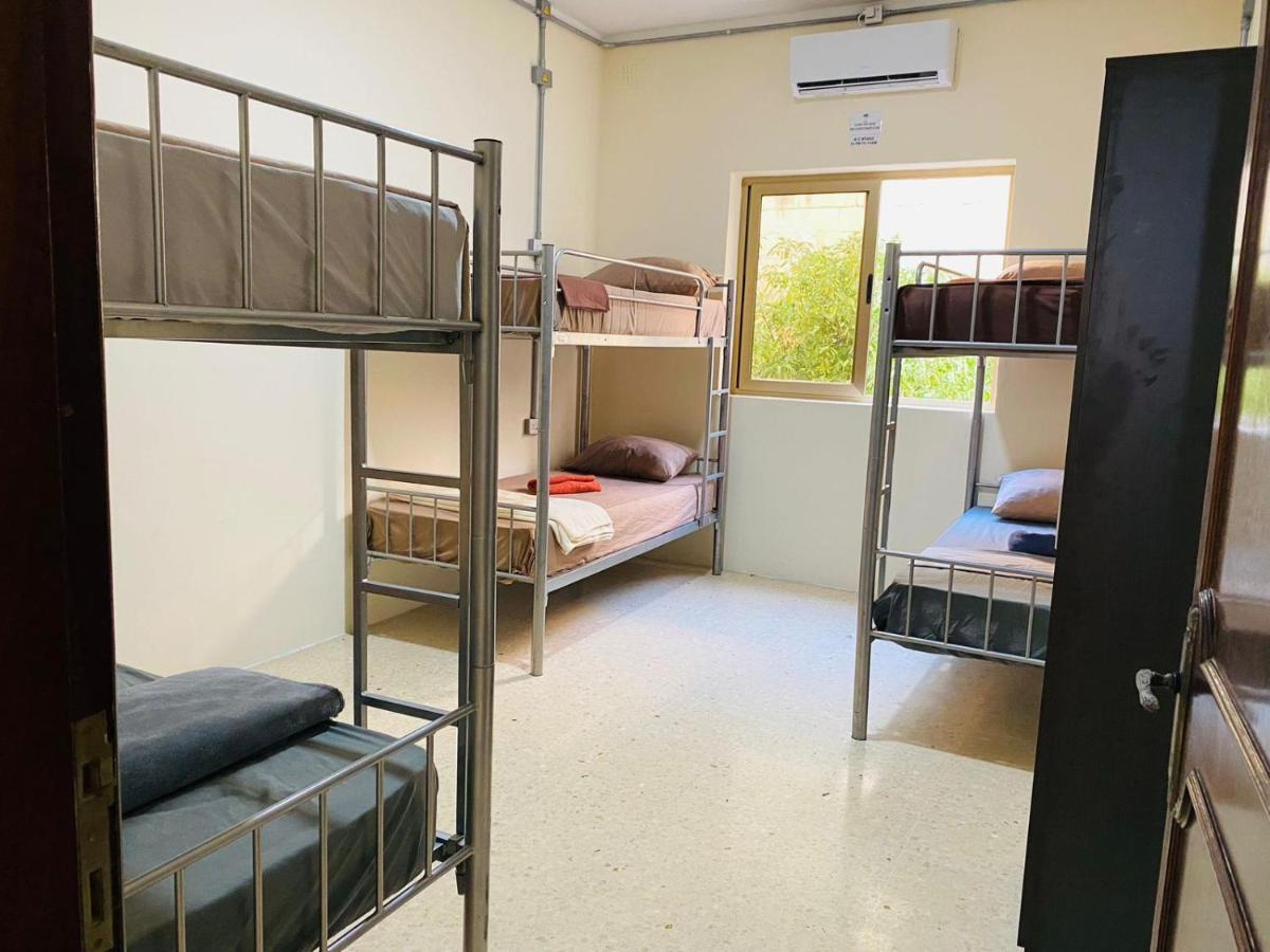 Ommi Hostel Saint Julian's Bagian luar foto