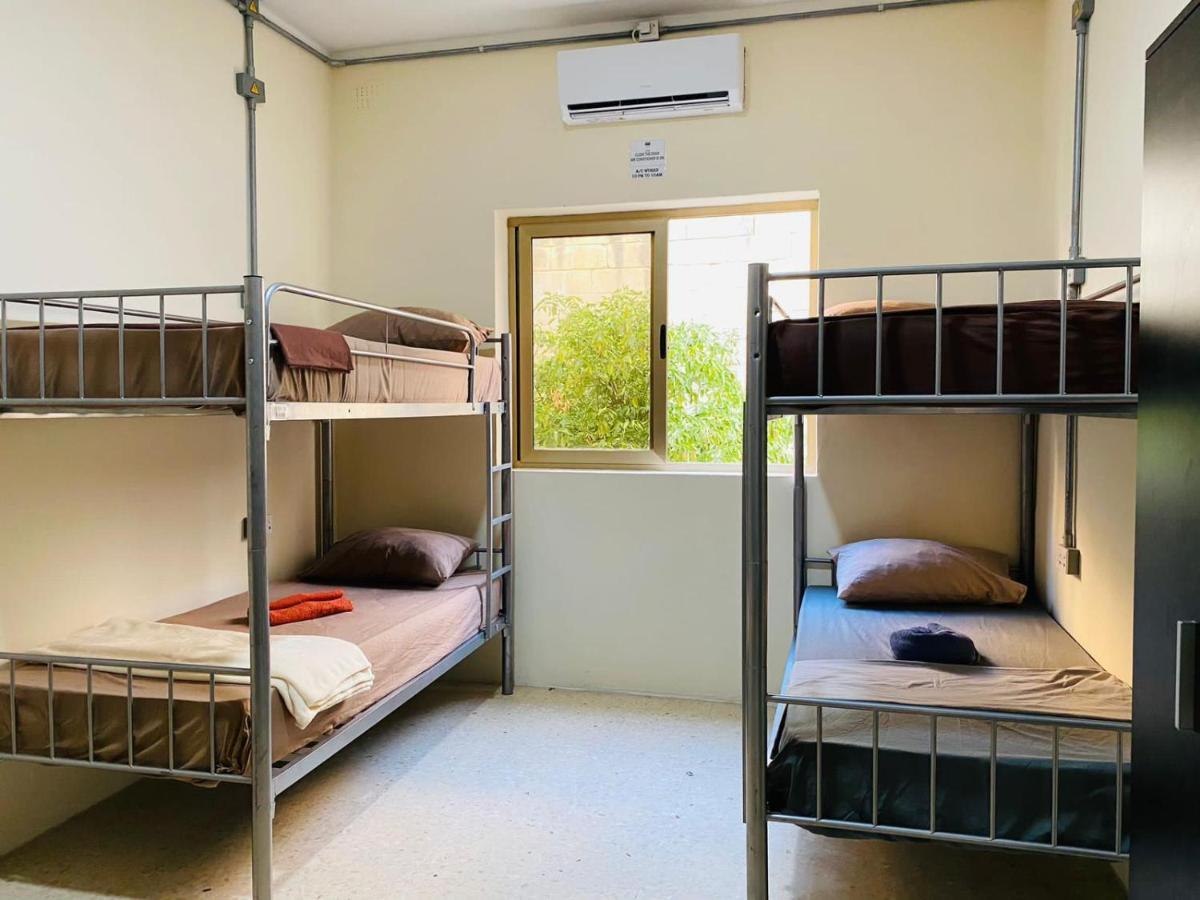 Ommi Hostel Saint Julian's Bagian luar foto